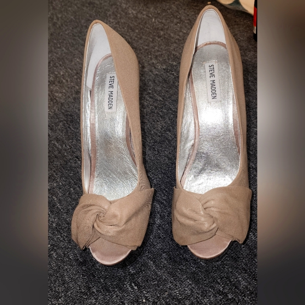 Steve Madden Women's Tan Peep Toe Heels